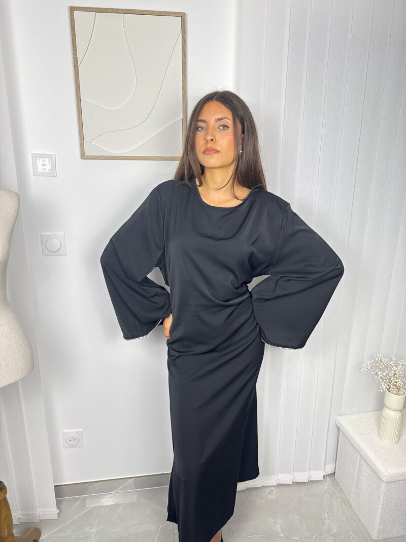 Robe Astraya noire avec détails en strass