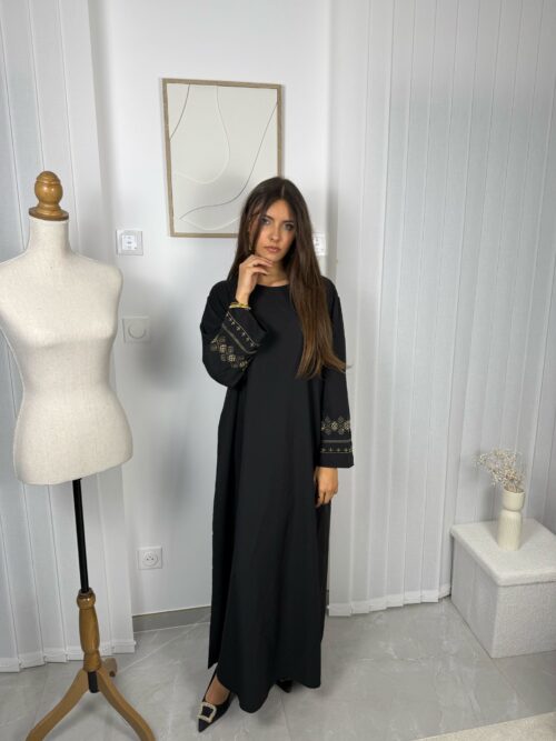 Abaya Nura avec détails brodés sur les manches