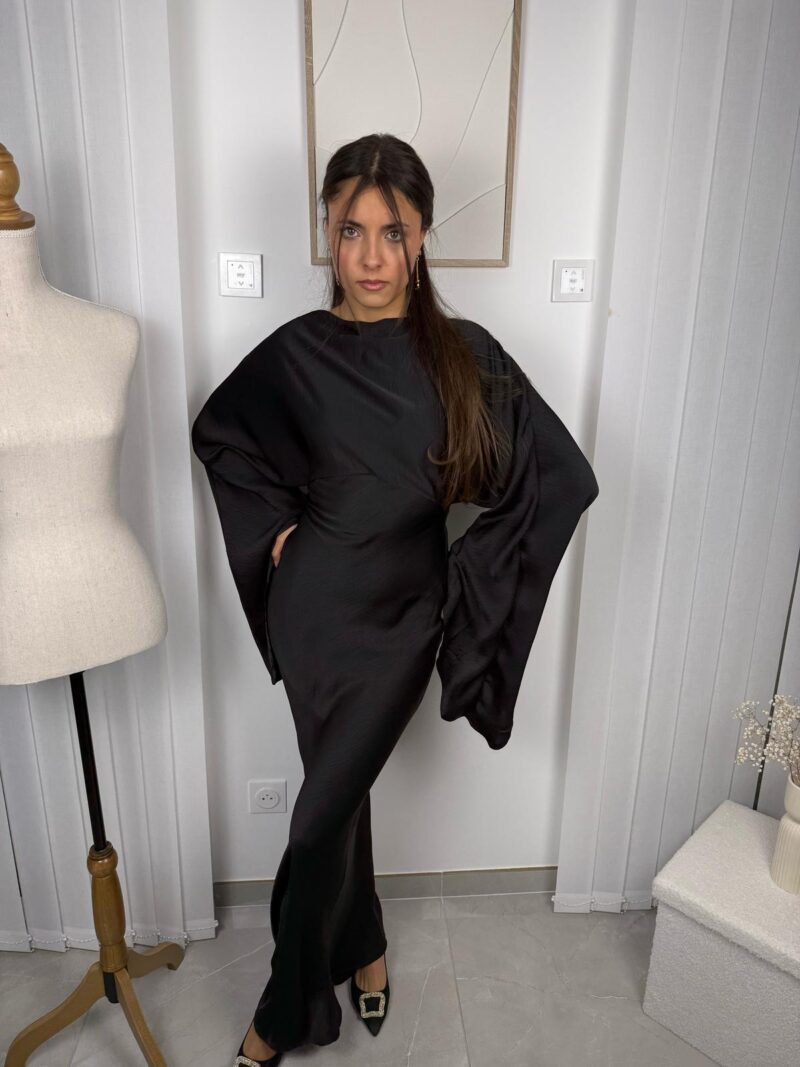Robe Isara noire cintrée avec manches évasées