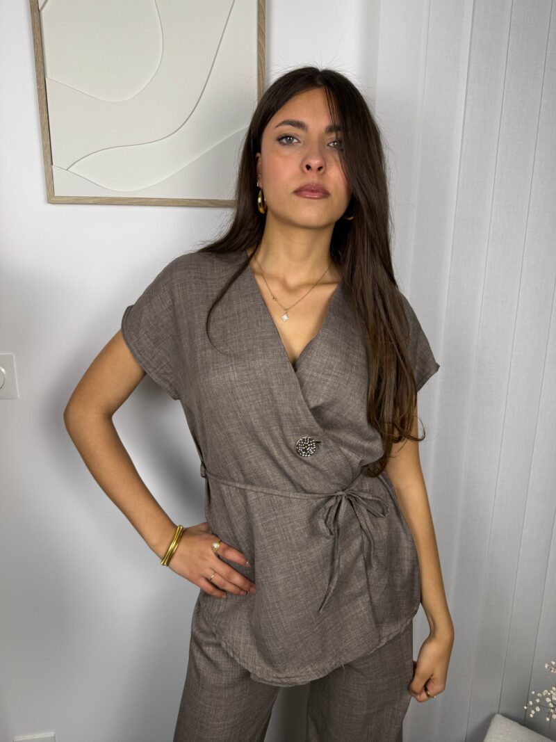 Ensemble Alma taupe : blouse manche courte et pantalon