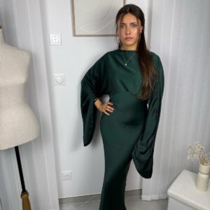 Robe Isara verte cintrée avec manches évasées