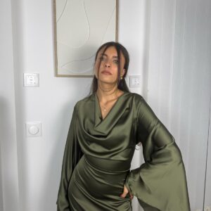 Robe Naya vert olive buste drapé